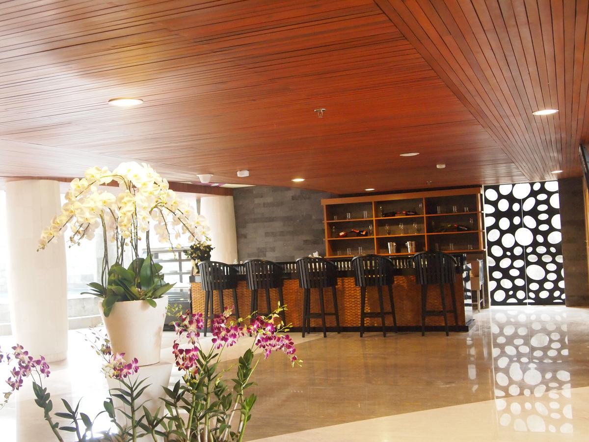 Bedrock Hotel Kuta Kuta Lombok Exterior foto